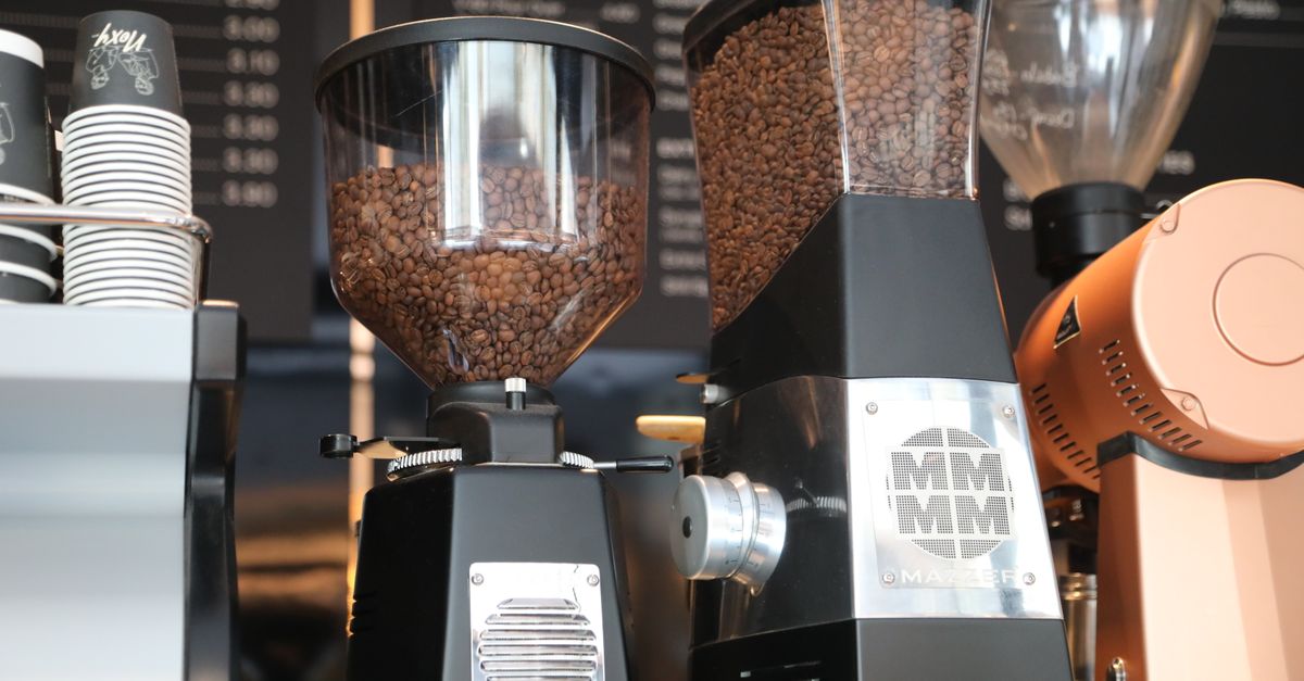 Best Espresso Machine with Built in Grinder UK 2026: Complete Buying Guide