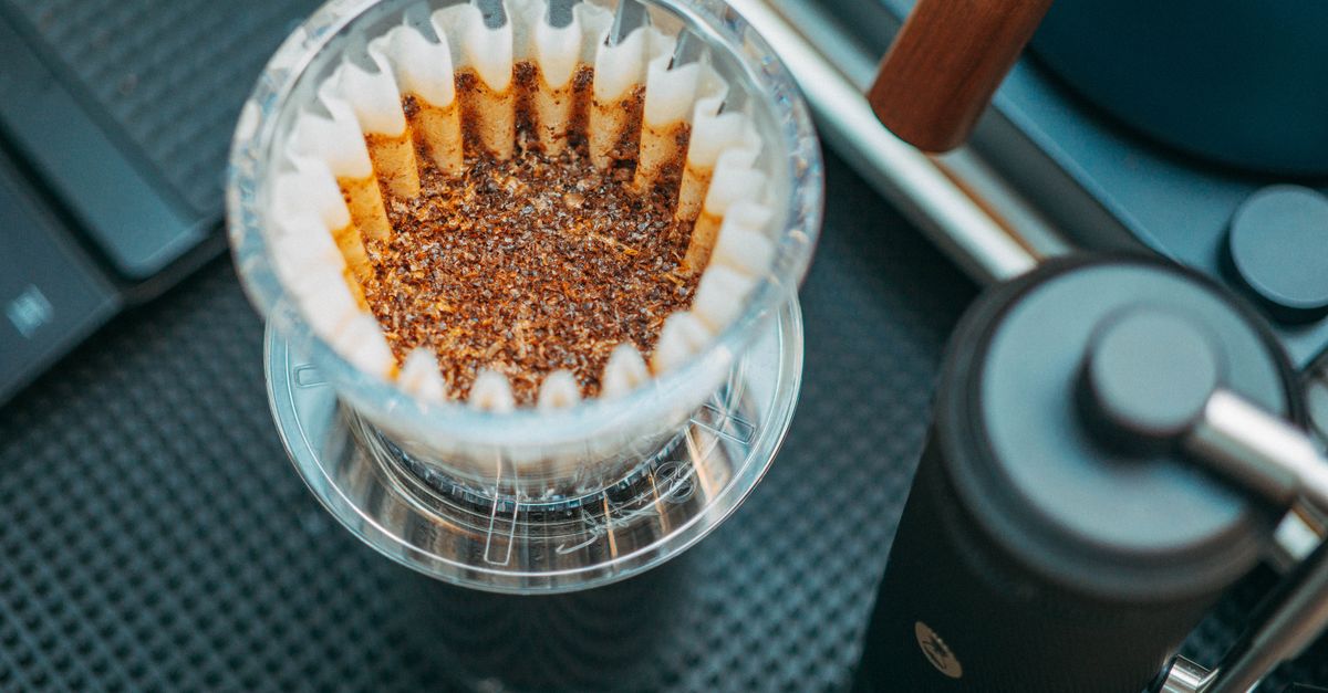 Filter Coffee Grind Size UK: Settings, Charts and the Best Grinders for 2026