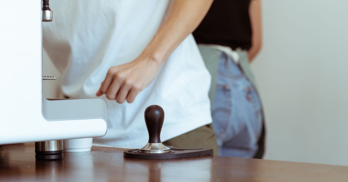 How to Dial In Espresso in the UK: Dose, Yield, Grind and the Gear That Helps